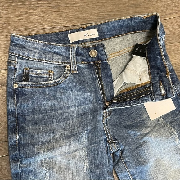 KanCan Women’s Mid Rise Jeans Distressed Ripped Medium Wash Sz 1/24 NWT. - Picture 8 of 10